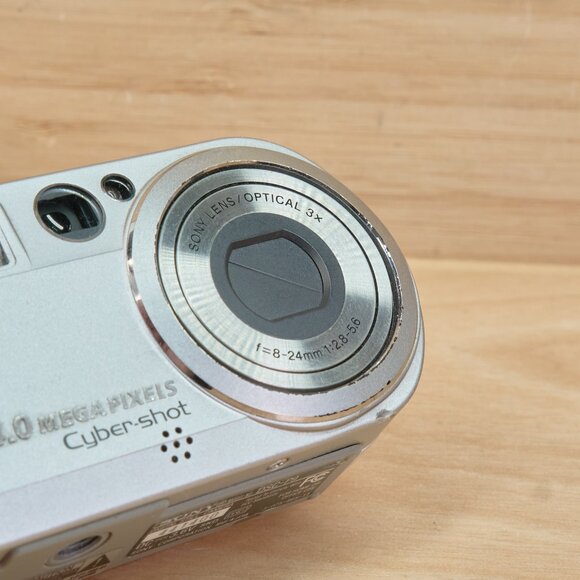 Sony Cyber Shot DSC-P9 Digital Camera 4MP Tested Working - Picture 9 of 12